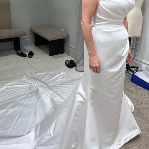 Essence of Australia fit to size 6/8 Ivory Bridal Gown From Kleinfelds